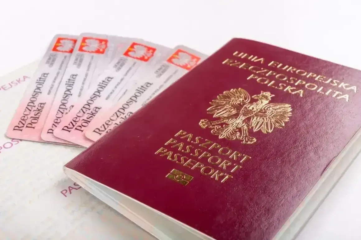 Polski paszport i kilka dowodów osobistych. Czy do Portugalii potrzebny jest paszport? Tak, jeśli nie jesteś obywatelem UE.