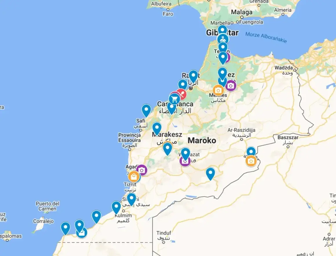 Mapa Maroka z zaznaczonymi miastami i trasami, widoczne wybrzeże i część Hiszpanii.