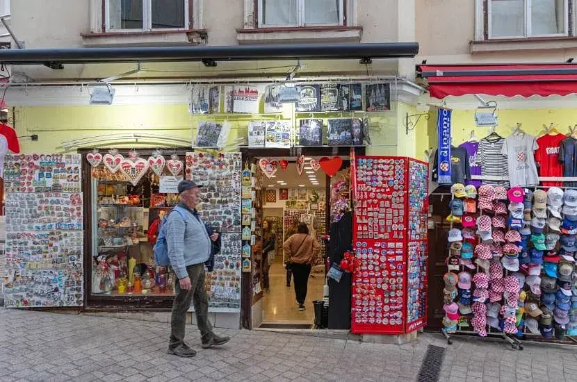 Ile naprawdę kosztują pamiątki w Chorwacji? Sprawdź, jak nie przepłacić!