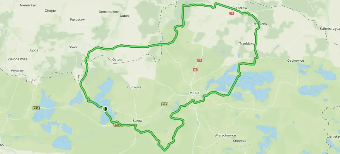 Mapa z zaznaczonymi trasami rowerowymi wokół Stawów Milickich. Trasa prowadzi przez malownicze tereny, mijając wsie i liczne zbiorniki wodne.