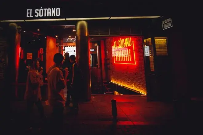 Clubs sótano en España: tu guía a la auténtica noche underground
