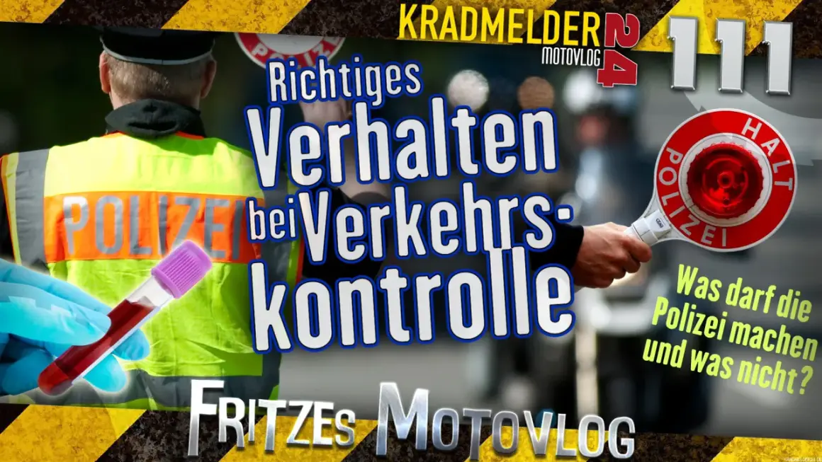 Polizei stoppt Verkehr. Ein Polizist hält ein Stoppschild. Ein Blutröhrchen liegt bereit. Infos zum Zeugnisverweigerungsrecht bei Blitzern.