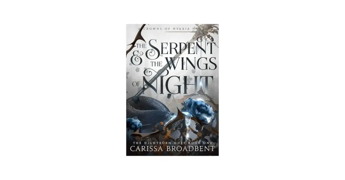 Okładka książki "The Serpent & The Wings of Night" z żmiją i mrocznymi, skrzydlatymi elementami.