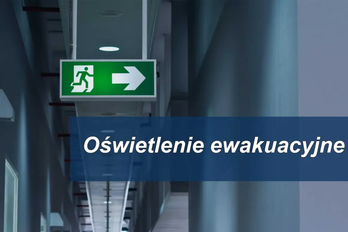 Zielony znak ewakuacyjny z biegnącą postacią i strzałką w prawo. Pod spodem napis "Oświetlenie ewakuacyjne".
