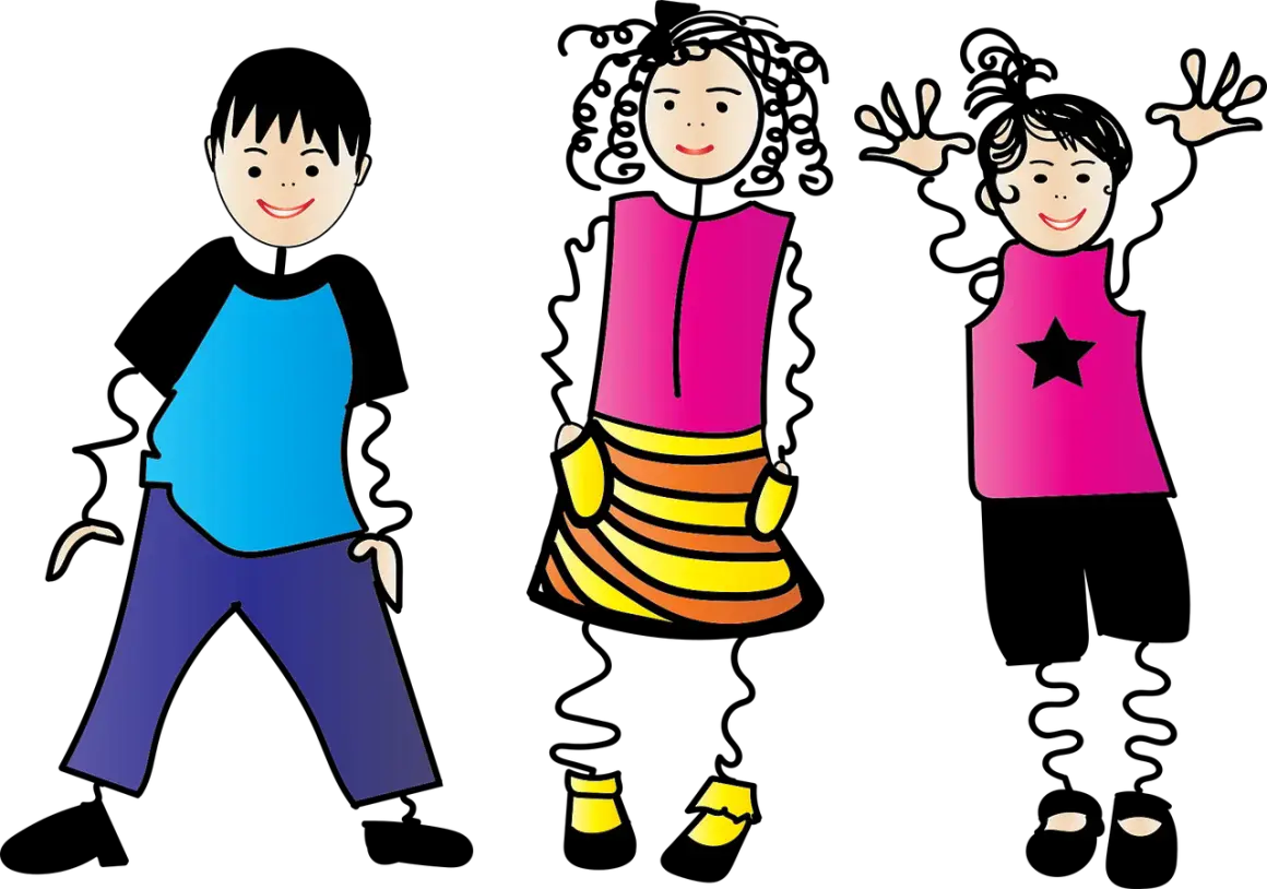 Tres niños sonríen. El de la izquierda lleva camiseta azul y pantalones morados. El del medio, vestido rosa y falda a rayas. El de la derecha, vestido rosa con estrella. ¡Perfectos para aprender sujeto y predicado 2 primaria!
