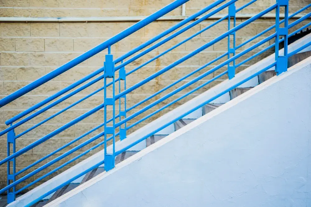 Ile kosztuje malowanie proszkowe balustrady? Ceny, które zaskoczą