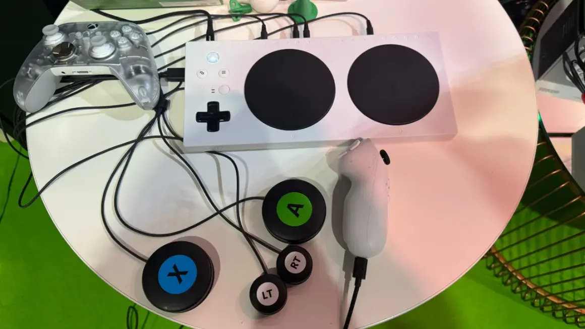 Manette Xbox Adaptive Controller et accessoires pour jeux pour aveugle gratuit.