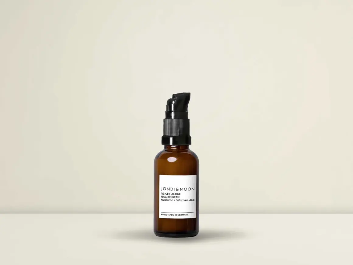 Jondi & Moon Hyaluron Serum: Reichhaltige Nachtcreme mit Hyaluron + Vitamine ACE. Naturkosmetik, handmade in Germany.