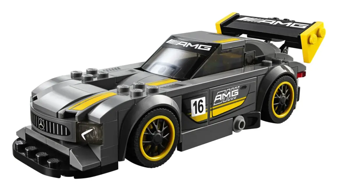Szary samochód wyścigowy z żółtymi pasami i logo AMG, numer 16. Zestaw lego 75877.