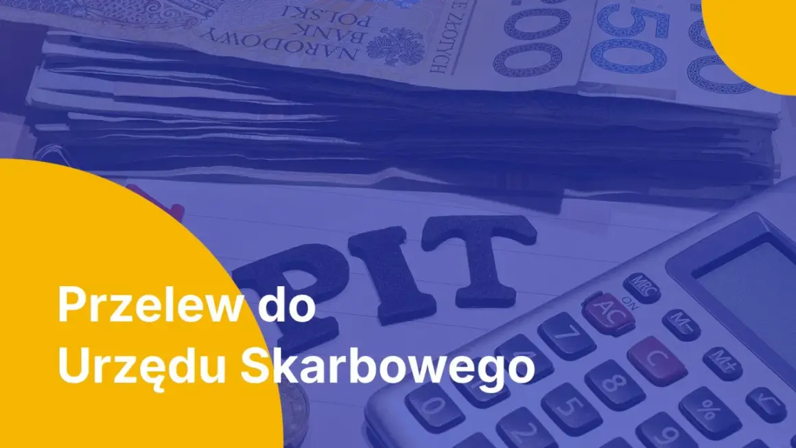 Jak zapłacić podatek do urzędu skarbowego? Na zdjęciu stos banknotów, kalkulator i litery "PIT".