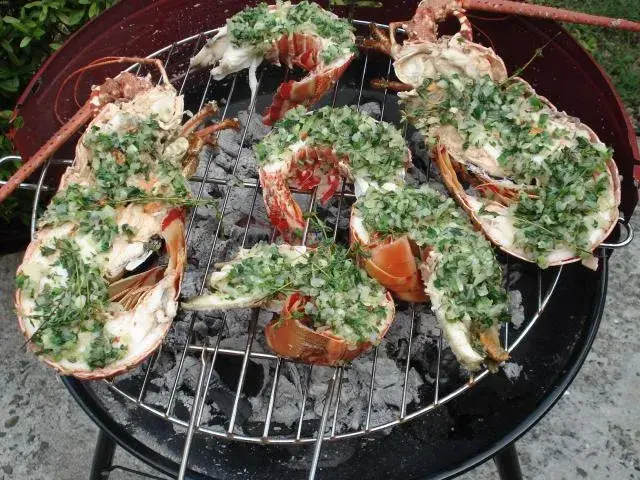 Langouste grillée antillaise: recette barbecue & Sauce Chien