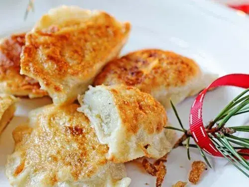 Przepis na ciasto na pierogi z ziemniakami, który zawsze się udaje