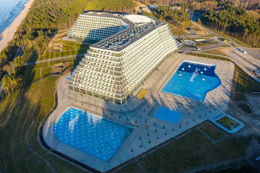 Hotel Gołębiewski Pobierowo: Otwarcie 2026? Co blokuje giganta?