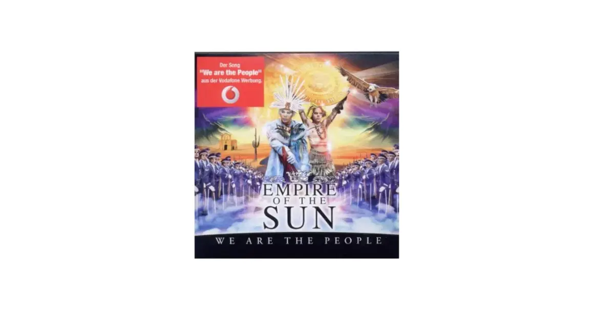 Okładka Empire of the Sun z hasłem "We are the People". Dwóch artystów na tle armii i pustynnego krajobrazu.