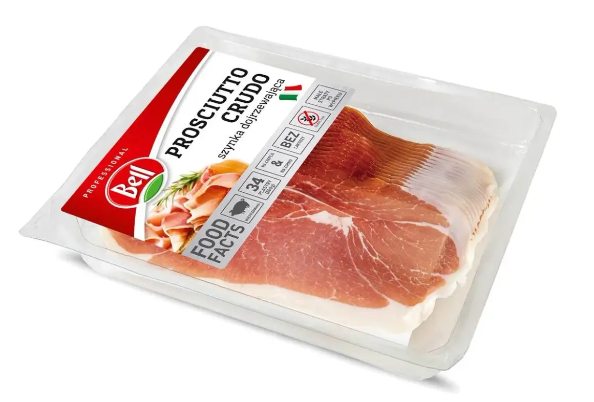 Plastry szynki crudo Bell, dojrzewającej, wieprzowej, bez laktozy. Idealna na ciepło i zimno.