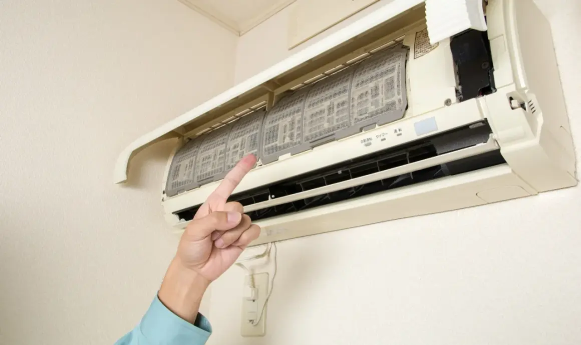 Maintenant, je comprends pourquoi ma clim Daikin s'arrête toute seule : les filtres sont encrassés.