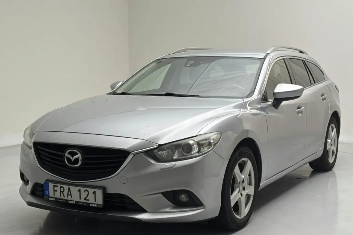 Silver Mazda 6 kombi, registreringsskylt FRA 121. Kanske ett Mazda 6 2.2 diesel problem?