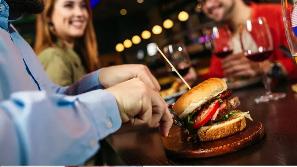 Gdzie zjeść w Gnieźnie? Odkryj najlepsze restauracje i smaki