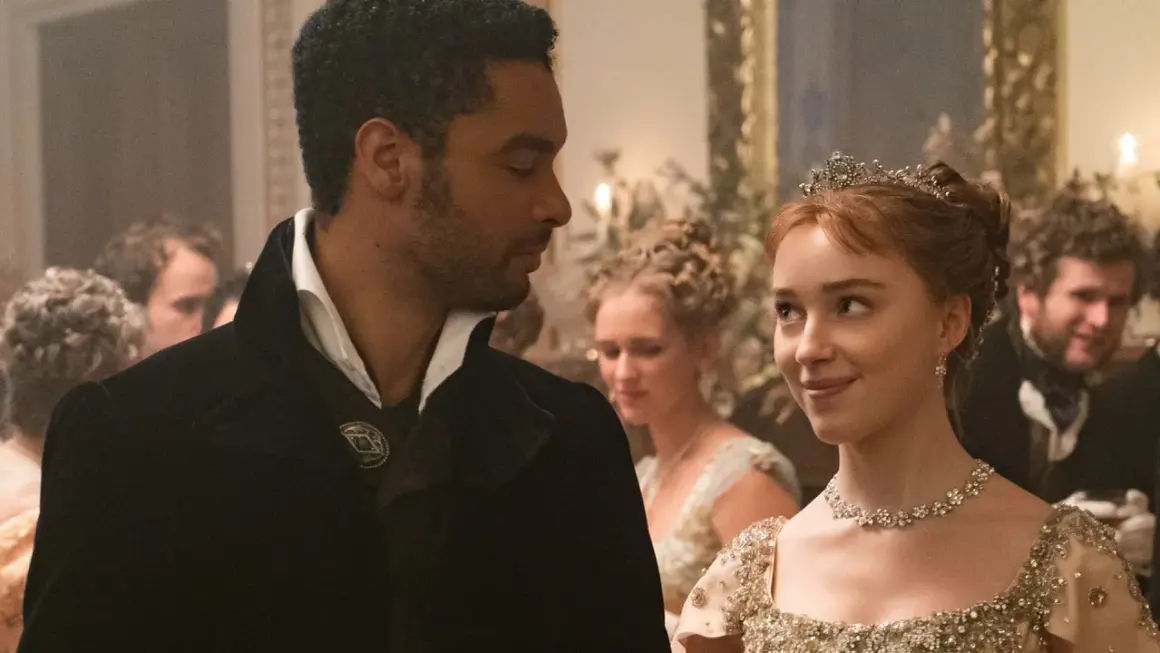 Daphne Bridgerton och Hertigen av Hastings möts under en bal. En scen från rollistan i familjen Bridgerton.