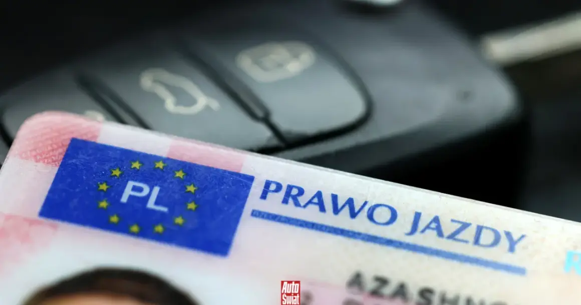 Kluczyk samochodowy i prawo jazdy z kodem 78. Gotowość do jazdy!