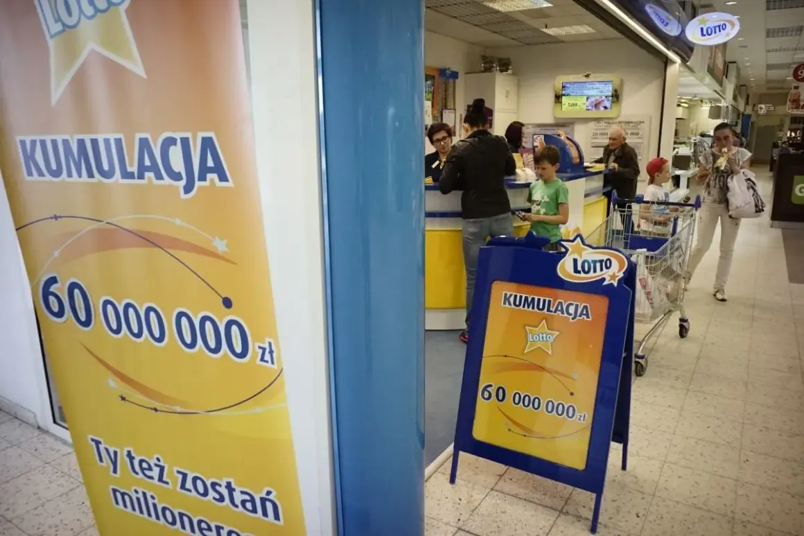 Baner i stojak reklamowy Lotto z informacją o kumulacji 60 milionów złotych.