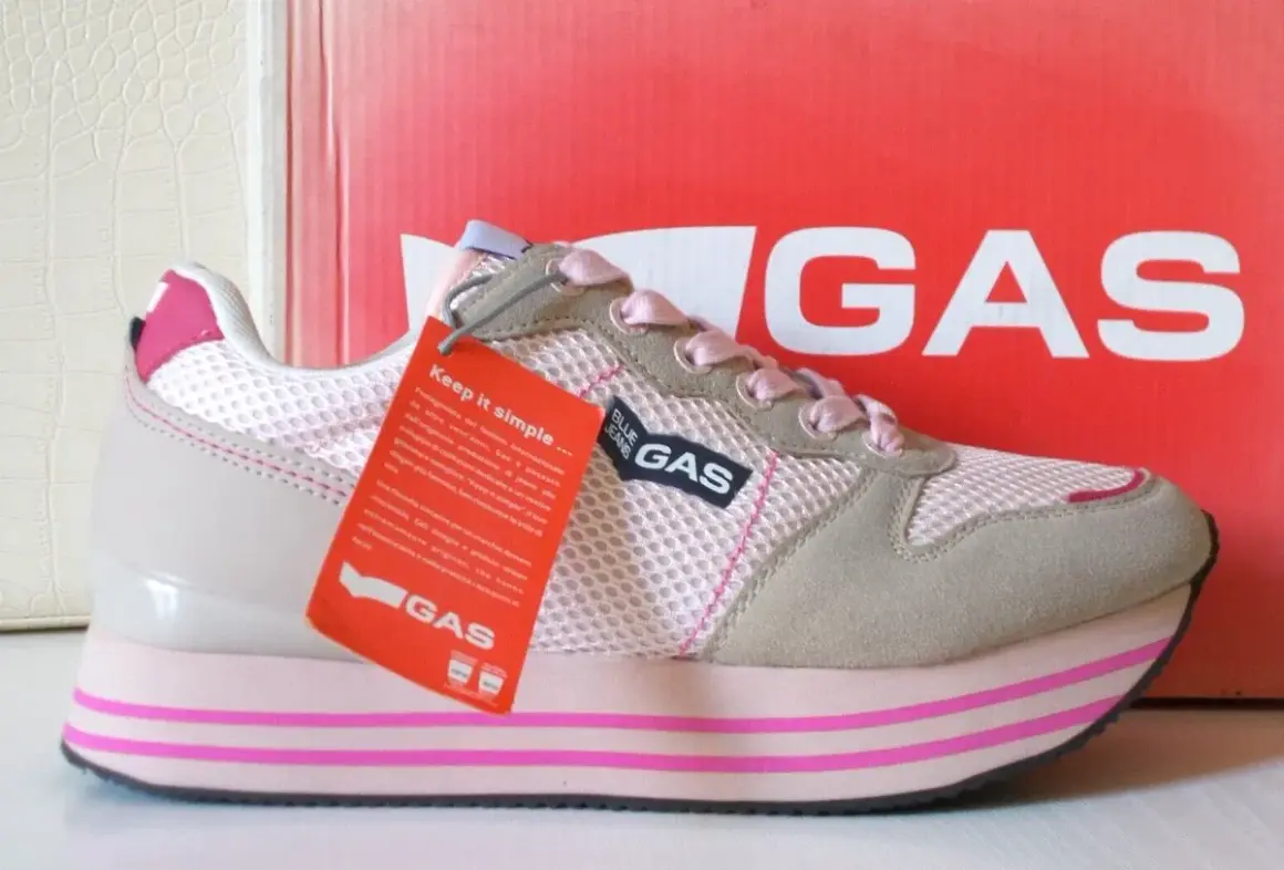 Sneakers rosa e beige con plateau, marchio GAS ben visibile.