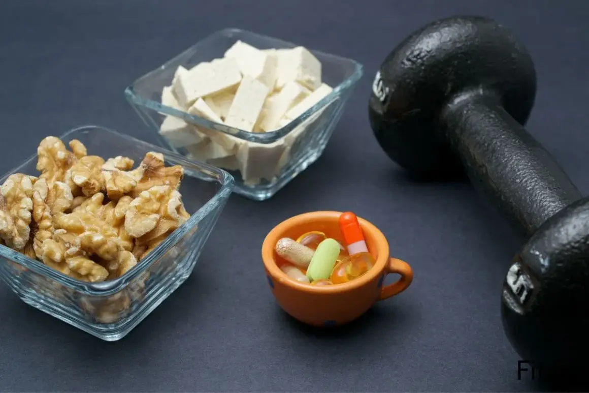 Noix, tofu et suppléments : des idées pour savoir que manger après l'entraînement. Haltère à proximité.