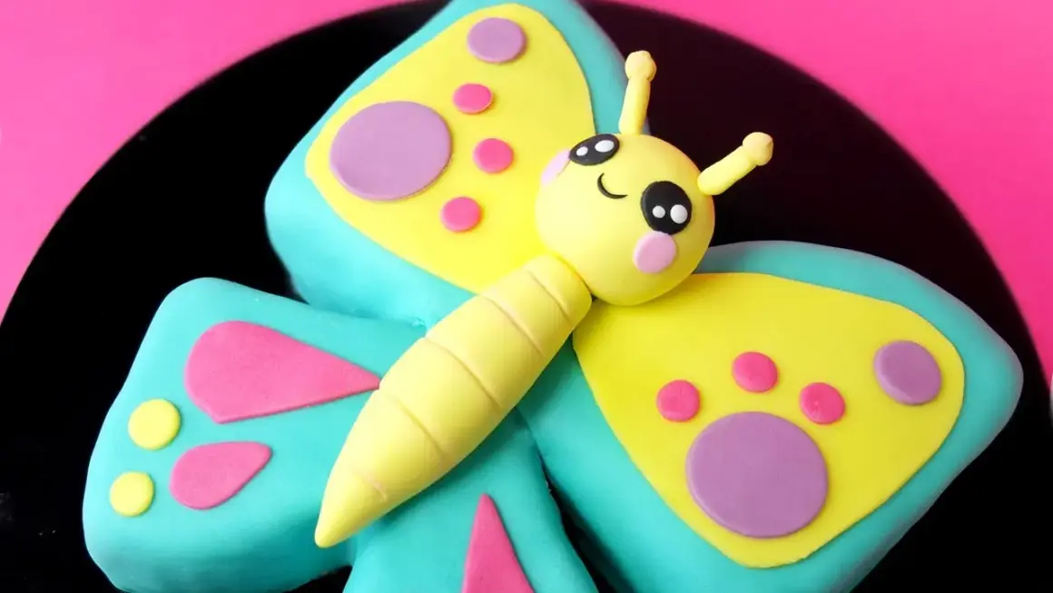 Jak zrobić motylki na tort? 3 metody DIY krok po kroku!