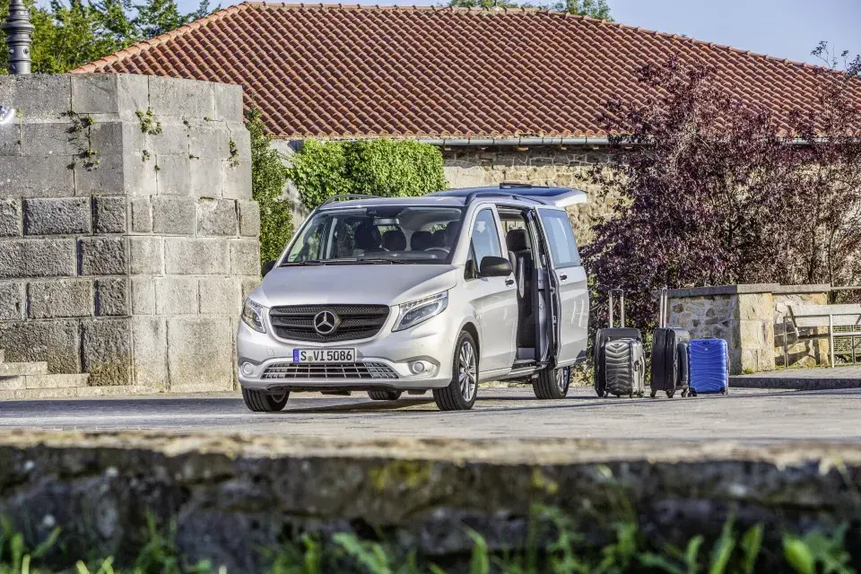 Jaki bus do transportu – wybierz idealny pojazd dla grupy bez problemów