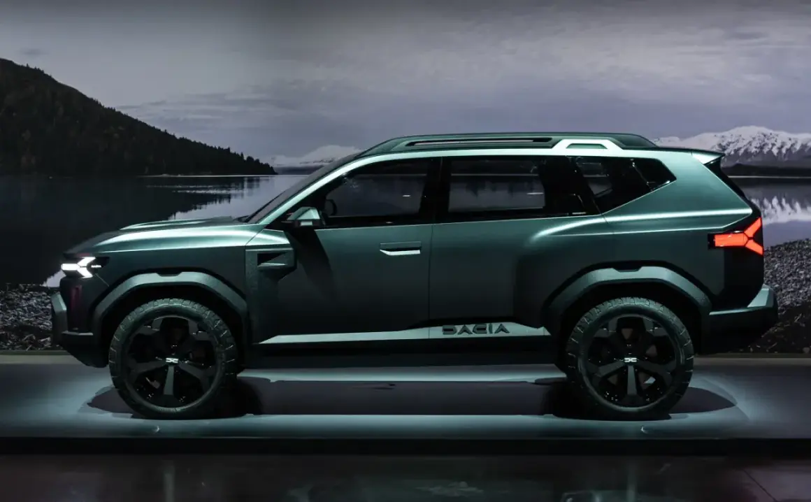 Nowy koncept Dacia 4x4, masywny SUV z terenowym charakterem, gotowy na przygodę.