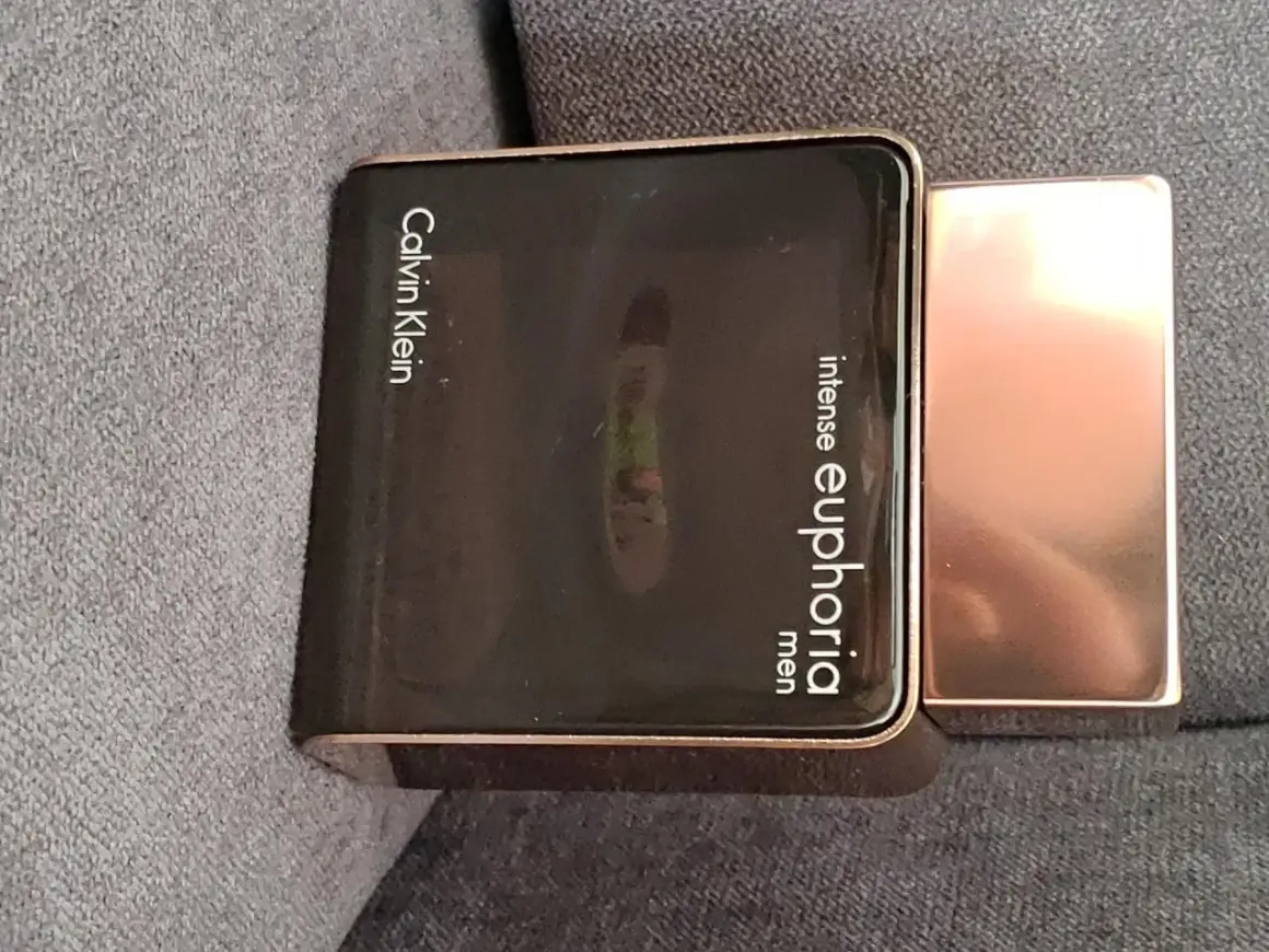 Elegancki flakon Calvin Klein Euphoria Intense 100ml (men) w kolorze czarnym i miedzianym.