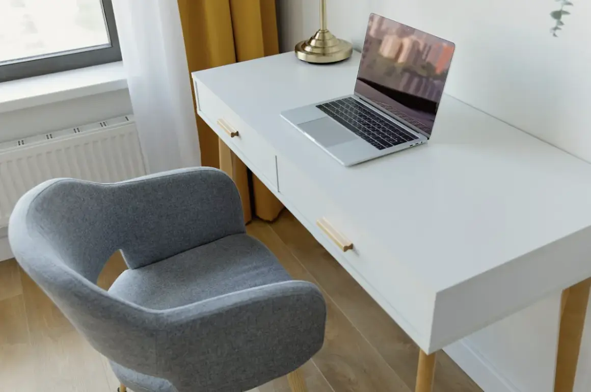 Fotel do biurka – komfort, ergonomia i styl stanowiska