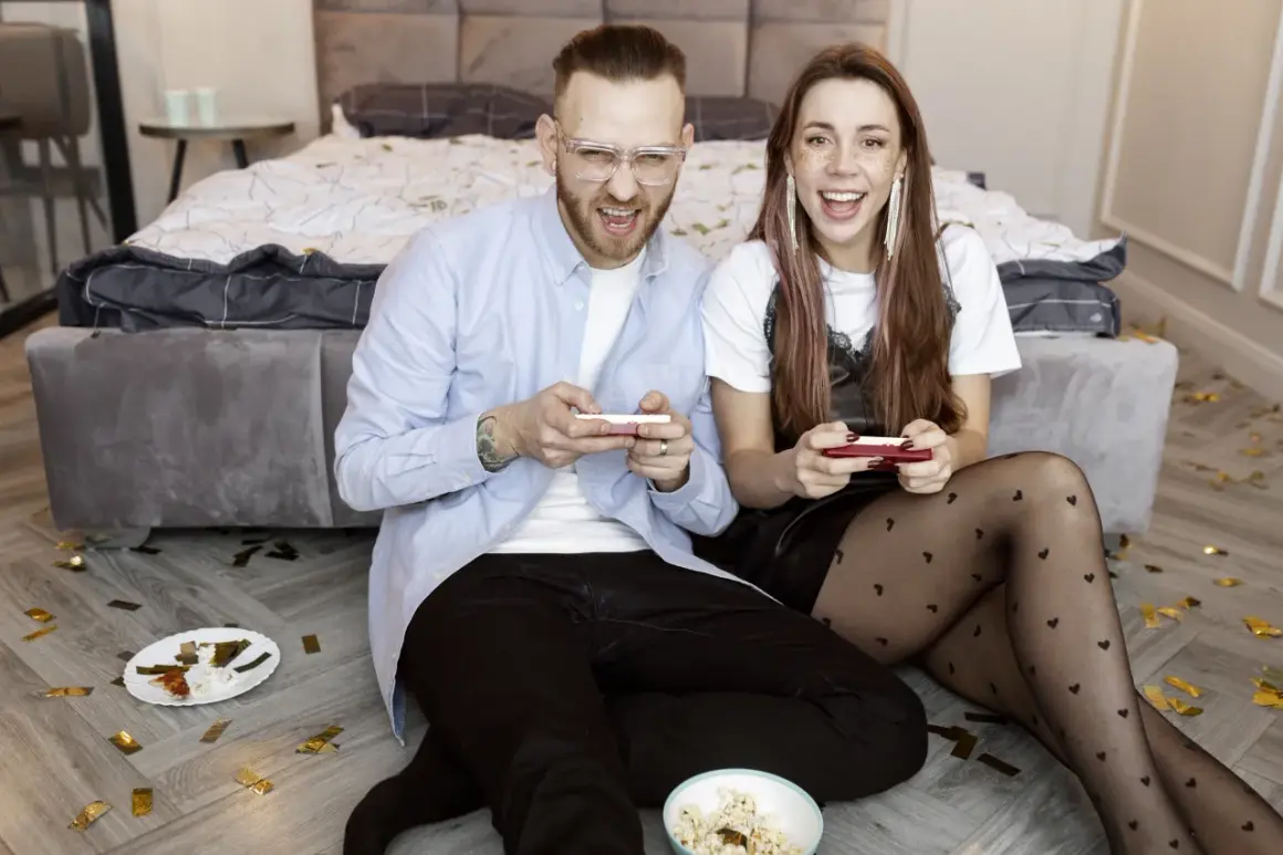 Wieczór z rozrywką: od kuponu lotto po cyfrowy stół