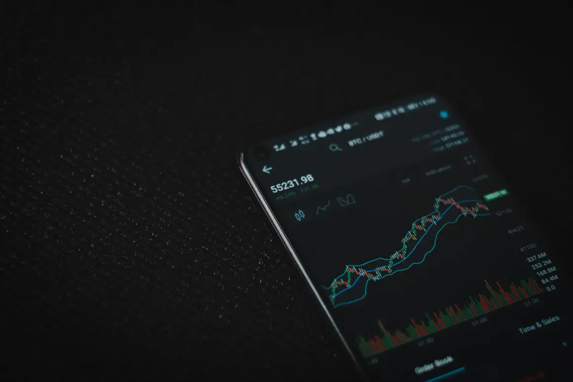 Łańcuch Bloków w Akcji: Nieoczywiste Zastosowania Blockchain Poza Kryptowalutami
