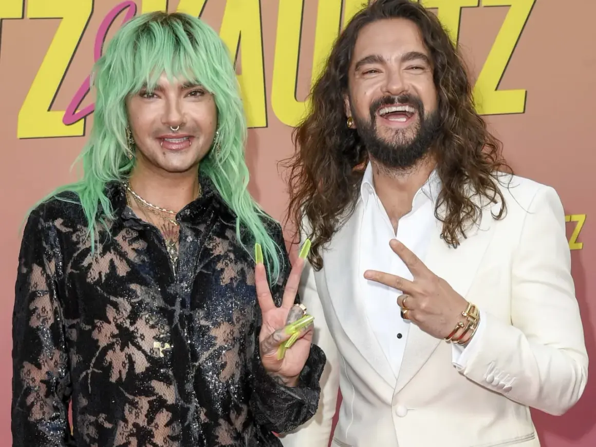 Bill und Tom Kaulitz, Stars von "Kaulitz und Kaulitz Staffel 3", posieren gut gelaunt für die Kameras.