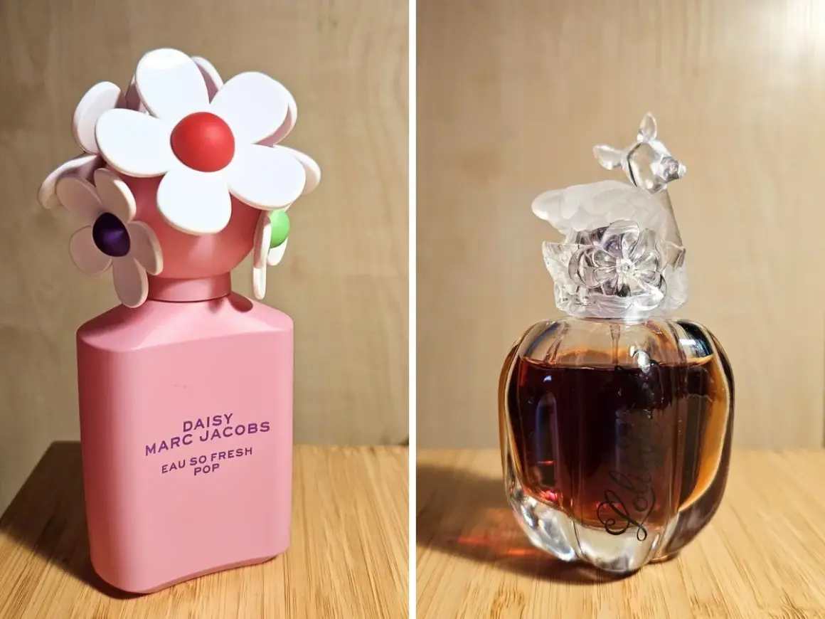 Różowa butelka Daisy Eau So Fresh Pop z kwiatkami i szklana buteleczka z jelonkiem.