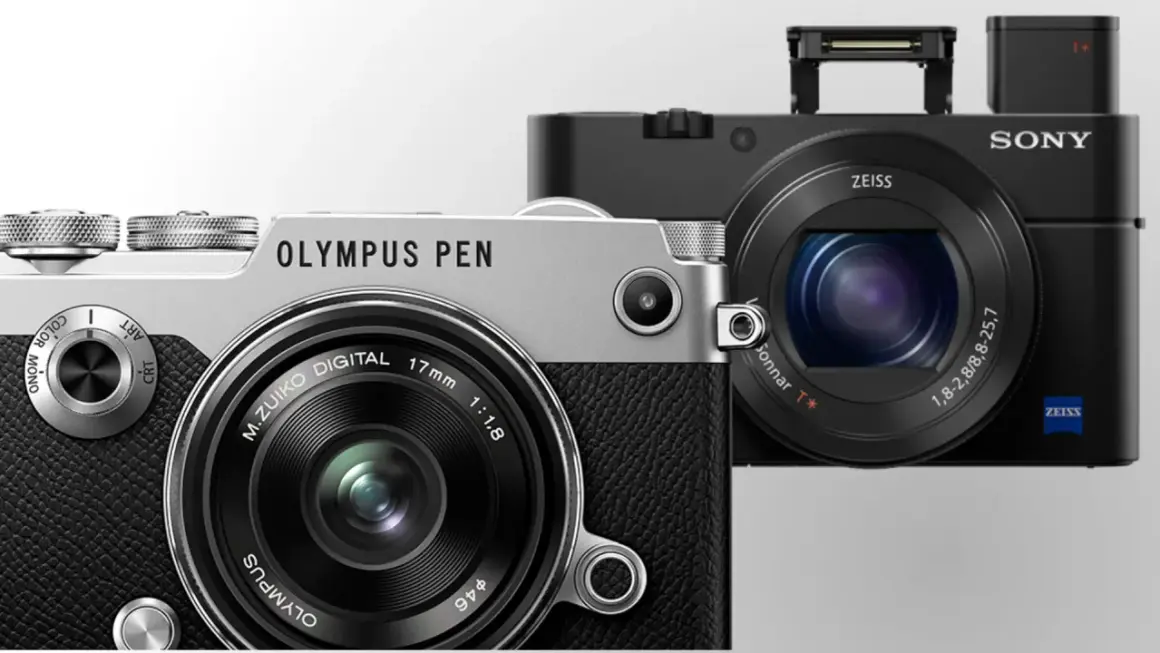 Dwa nowoczesne bezlusterkowce: srebrny Olympus PEN i czarny Sony z obiektywem Zeiss.