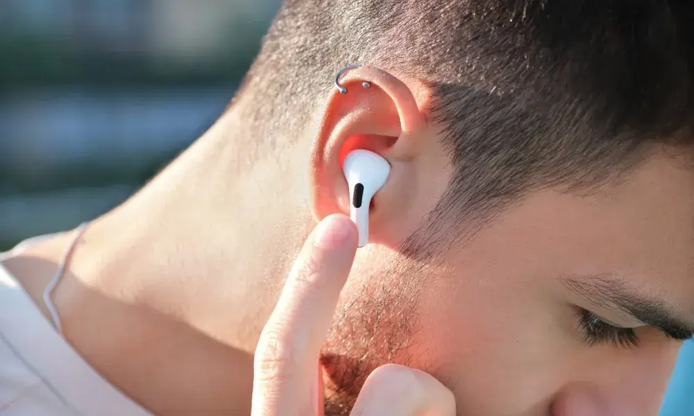 Co zrobić, gdy jeden AirPods gra ciszej? Skuteczne rozwiązania problemu