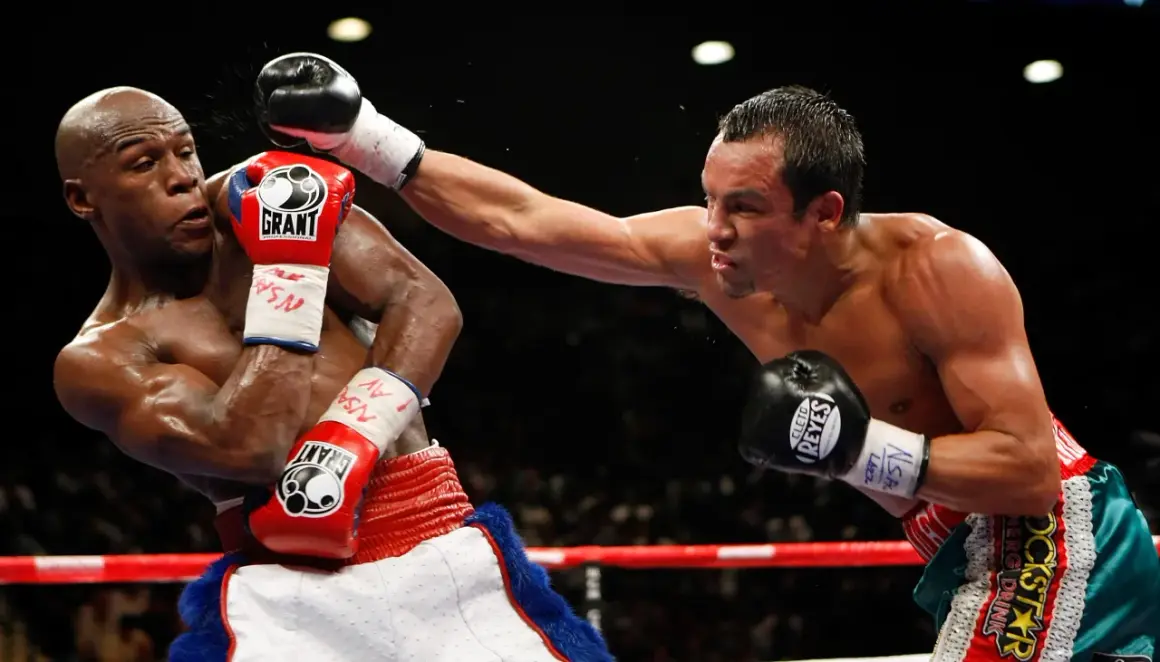 Floyd Mayweather Jr. dodges a punch, showcasing the defensive mastery of one of the best defensive boxers of all time.