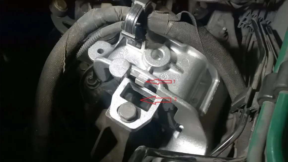 Peugeot 307: Drgania, stuki? Rozpoznaj uszkodzoną poduszkę silnika!