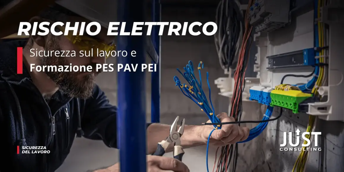 Elettricista con occhiali protettivi prepara cavi per formazione PES PAV PEI. Rischio elettrico e sicurezza sul lavoro.