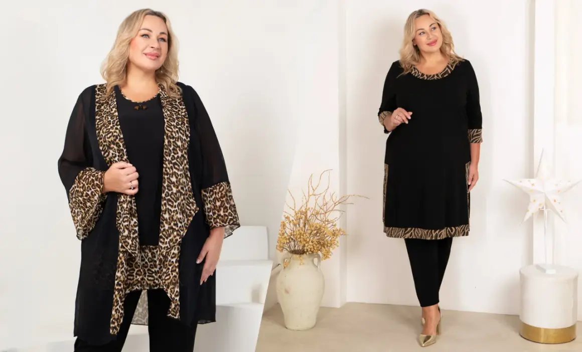 Eleganckie tuniki duże rozmiary z panterkowym wzorem. Modelka prezentuje czarną tunikę z siateczkową narzutką i drugą, prostą tunikę z ozdobnymi wstawkami.