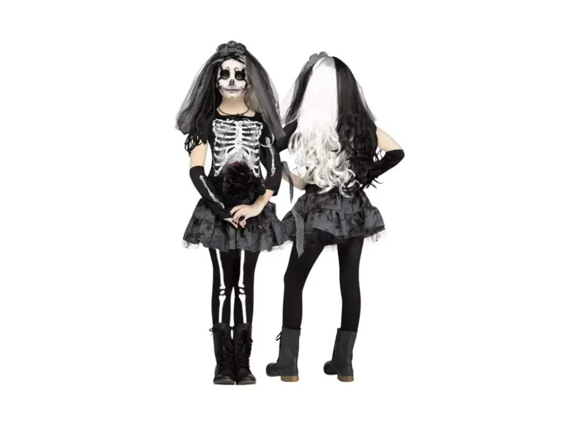 Dwie dziewczynki w strojach szkieletów, jedna z welonem i bukietem, druga z dwukolorową peruką. Idealne na Halloween.