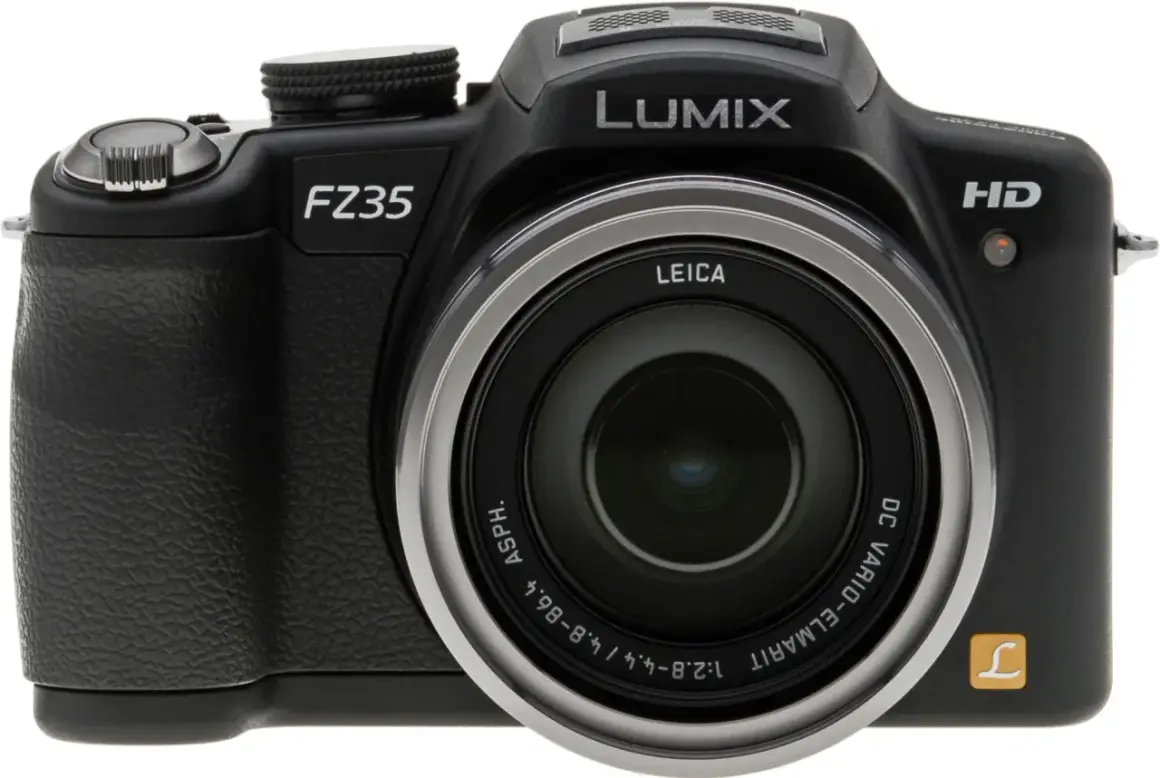 Front view of a black Panasonic Lumix DMC-FZ35K digital camera with a prominent Leica lens.