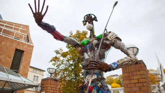 Müllkunst: Verwandle Abfall in faszinierende Skulpturen