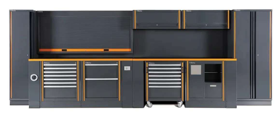 Ensemble d'ateliers modulaires gris et orange de marque Beta, avec tiroirs, armoires et un volet roulant.