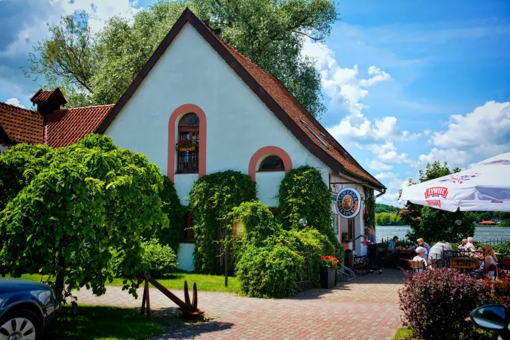 Iława: Gdzie zjeść? Najlepsze restauracje z widokiem na Jeziorak