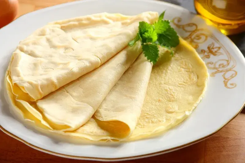 Prosty przepis na ciasto do naleśników biszkoptowych, który zachwyca