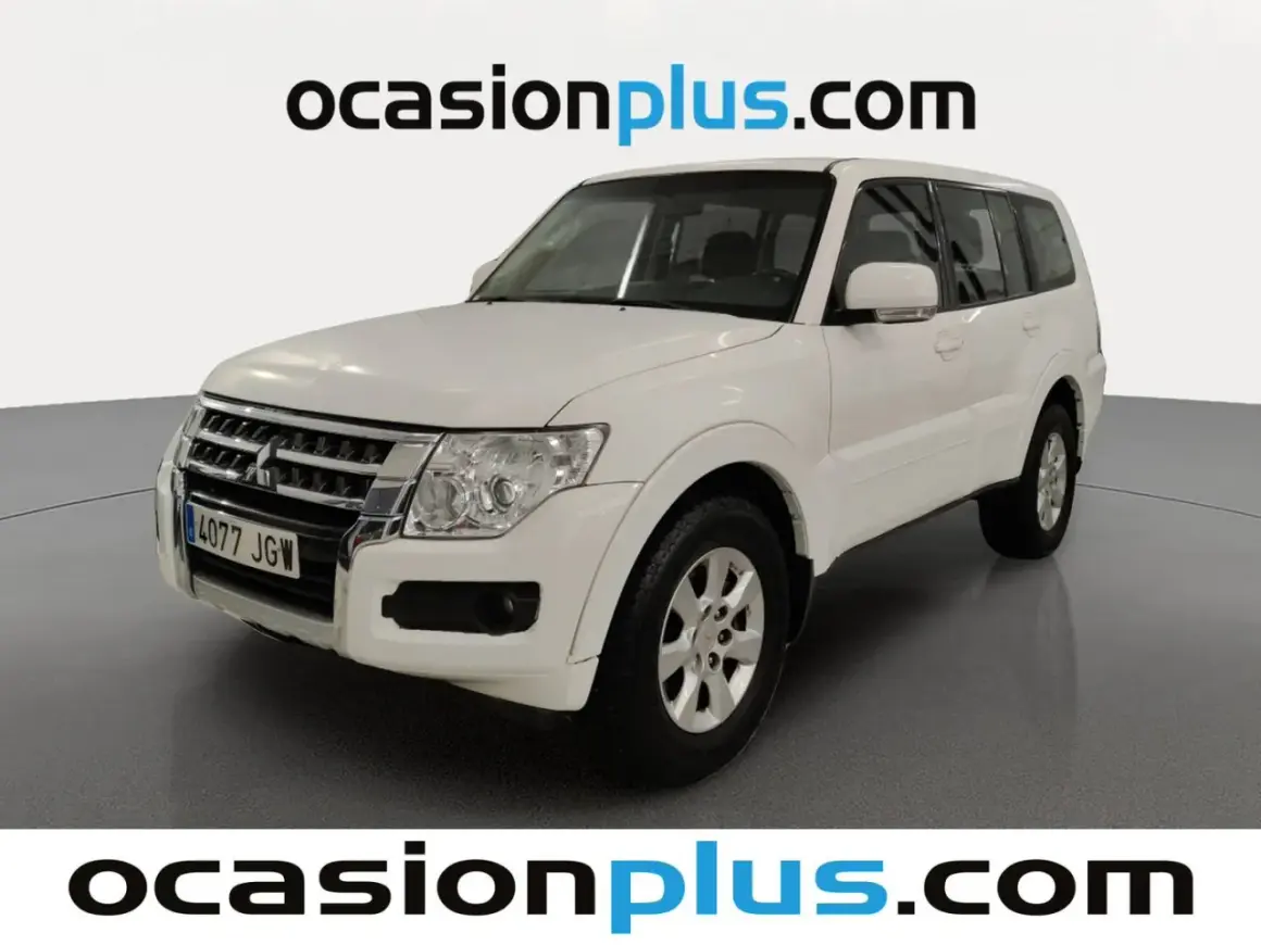 Mitsubishi Montero 3.2 DID 200cv blanco, listo para la aventura.