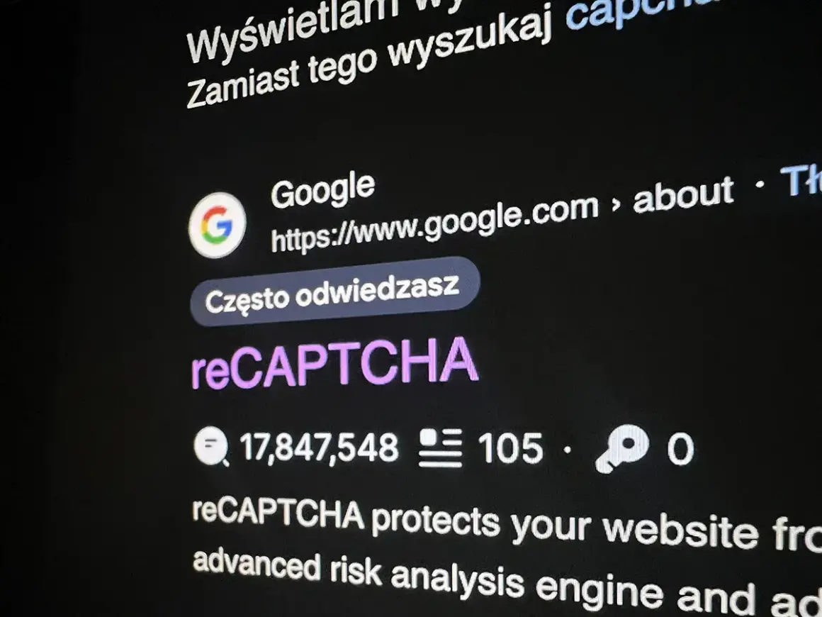 Szukasz informacji: recaptcha co to? Widzisz wyniki wyszukiwania Google, w tym link do strony o reCAPTCHA, która chroni strony przed botami.